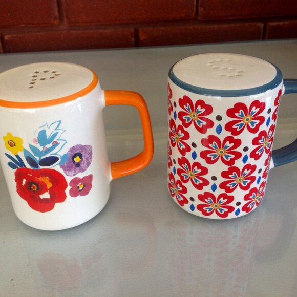 The Pioneer Woman Flea Market Stoneware Rangetop Salt and Pepper Shaker Set - Picture 1 of 4